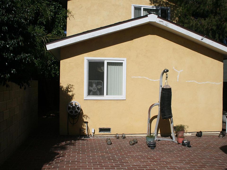 2nd image of 2368 E Harding St