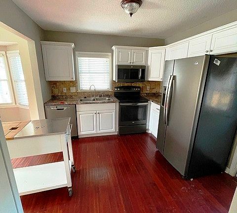 3rd image of 3815 Clinton Ave