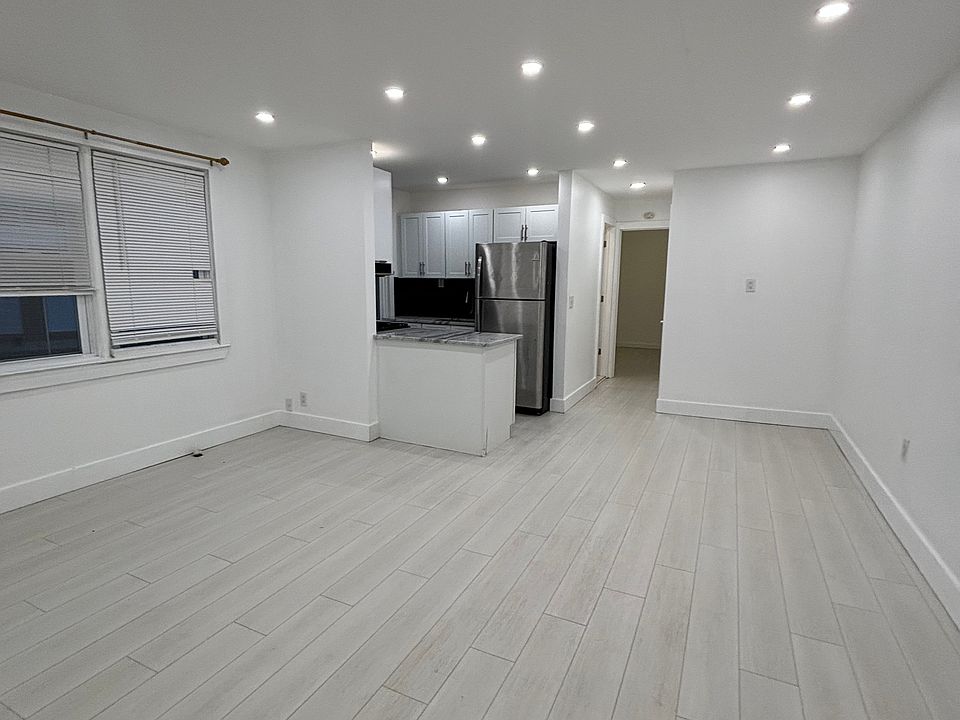 2nd image of 21 N Carpenter Ter APT 2L