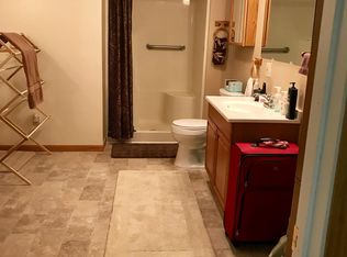 8 Lake Ridge Ct, Bloomington, IL 61701