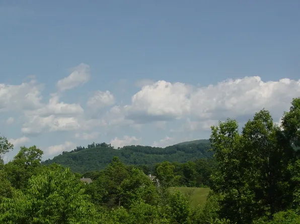 14 Standing Meadows Dr, Young Harris, GA 30582