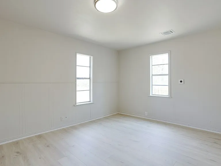 221 Porter Dr — Photo 14