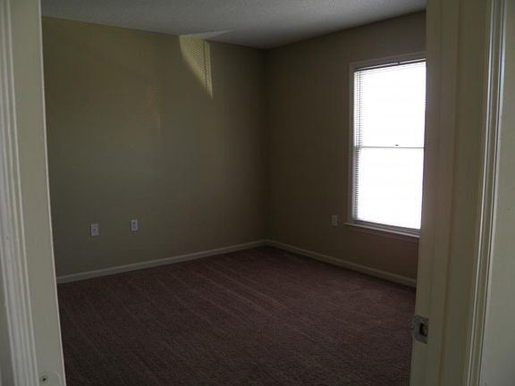 4th image of 230 Lanier Dr #38