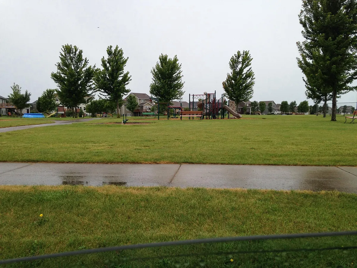 close to city park - 2106 Linden Trl