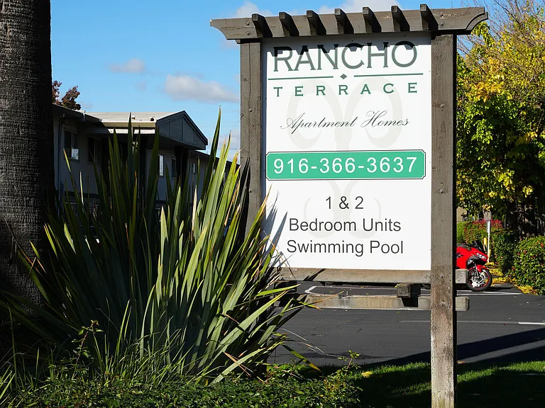Rancho Terrace — Photo 21