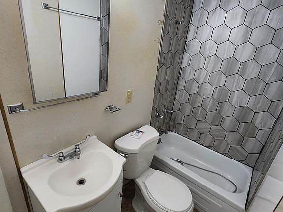 3rd image of 403 Meeker St #B