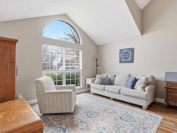 3rd image of 7678 Colonial Ct