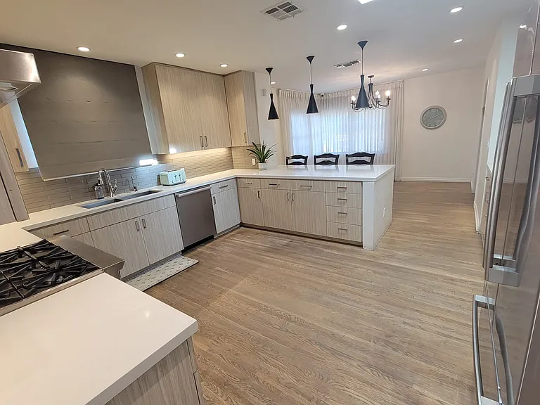 12364 Emelita St — Photo 3