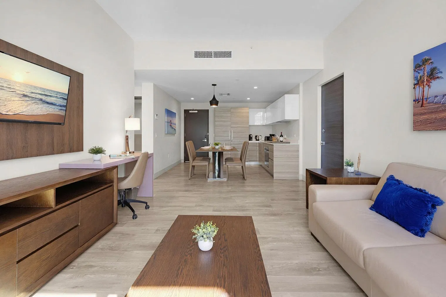 1 bed, 1.0 bath, 742 sqft, $4,393 — Photo 2