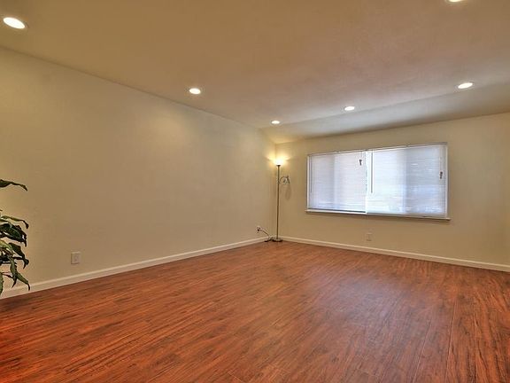 3rd image of 2886 Scottsdale Dr #0