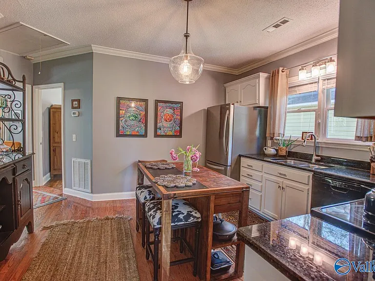 1605 McCullough Ave NE — Photo 6