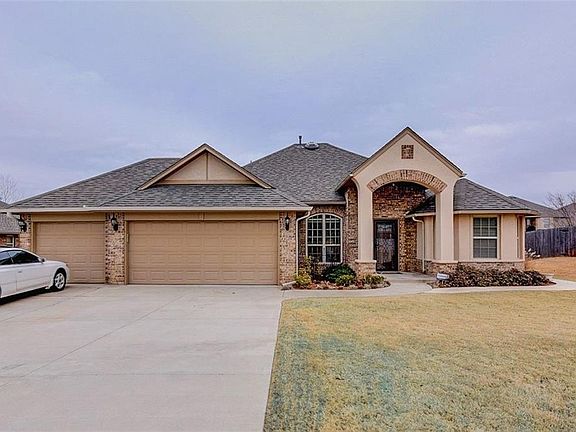3rd image of 321 Summit Crest Ln