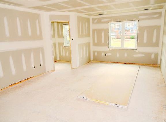 3rd image of 4432 Greenbriar Dr