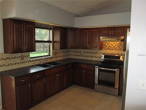 4th image of 611 Fisher Ct