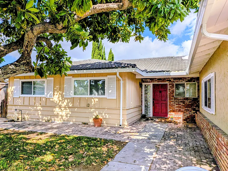 976 Trifone Dr — Photo 1