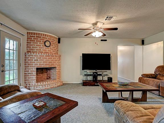 3rd image of 215 Highland Terrace Dr