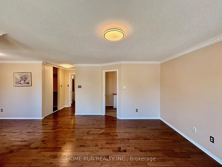 52 Collington St — Photo 28