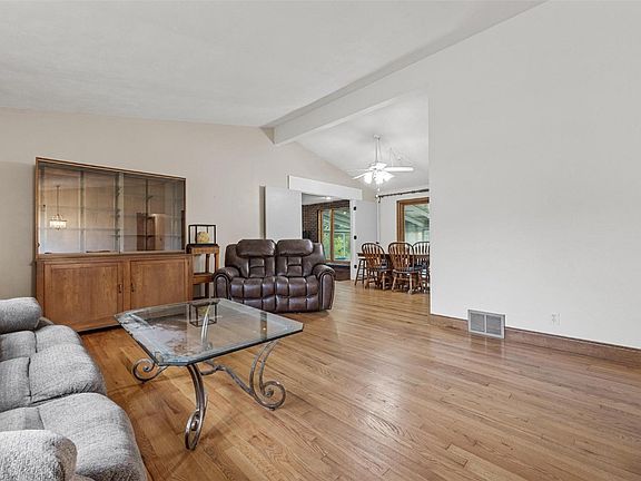 5th image of 2035 Birchwood Dr NE
