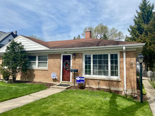 9518 Jackson Ave, Brookfield, IL 60513