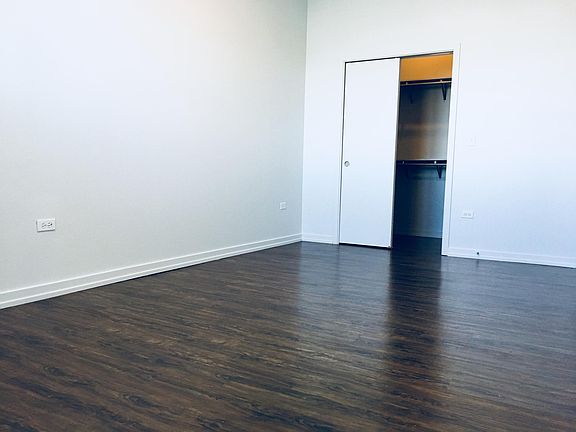 5th image of 2500 N Clybourn Ave APT 306