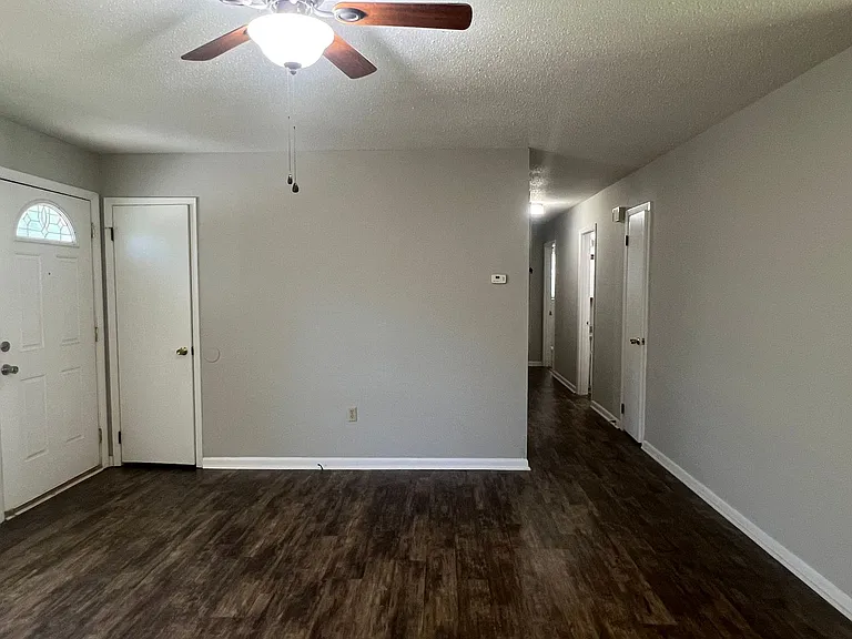 211 Laverne Dr — Photo 9