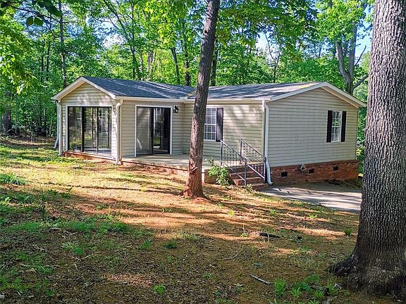 3rd image of 308 Chimney Rock Rd