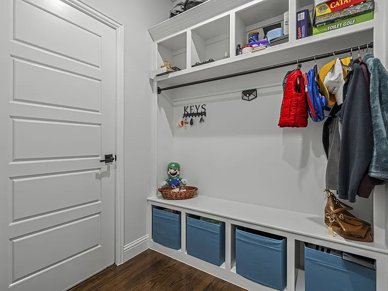 913 Gingham St — Photo 15