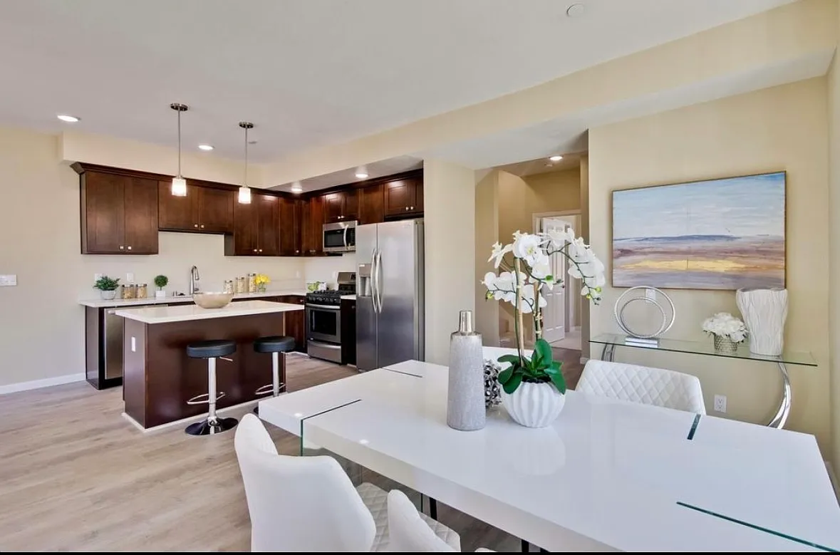 3 bed, 3.5 bath, 2023 sqft, $4,449 — Photo 4