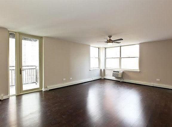 Living room (no furniture)