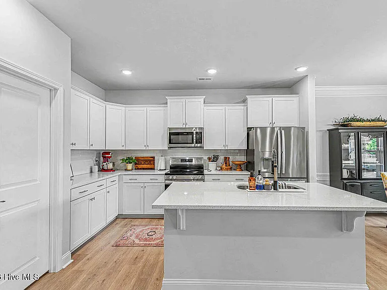 702 Greenwich Pl — Photo 14