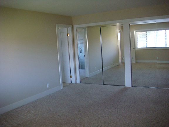 3rd image of 1524 De La Vina St