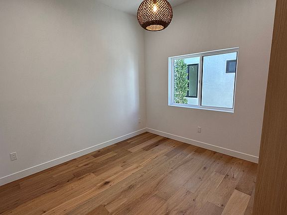 4th image of 4047 Perlita Ave