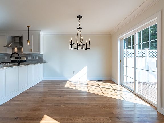 5th image of 61 Beecher St