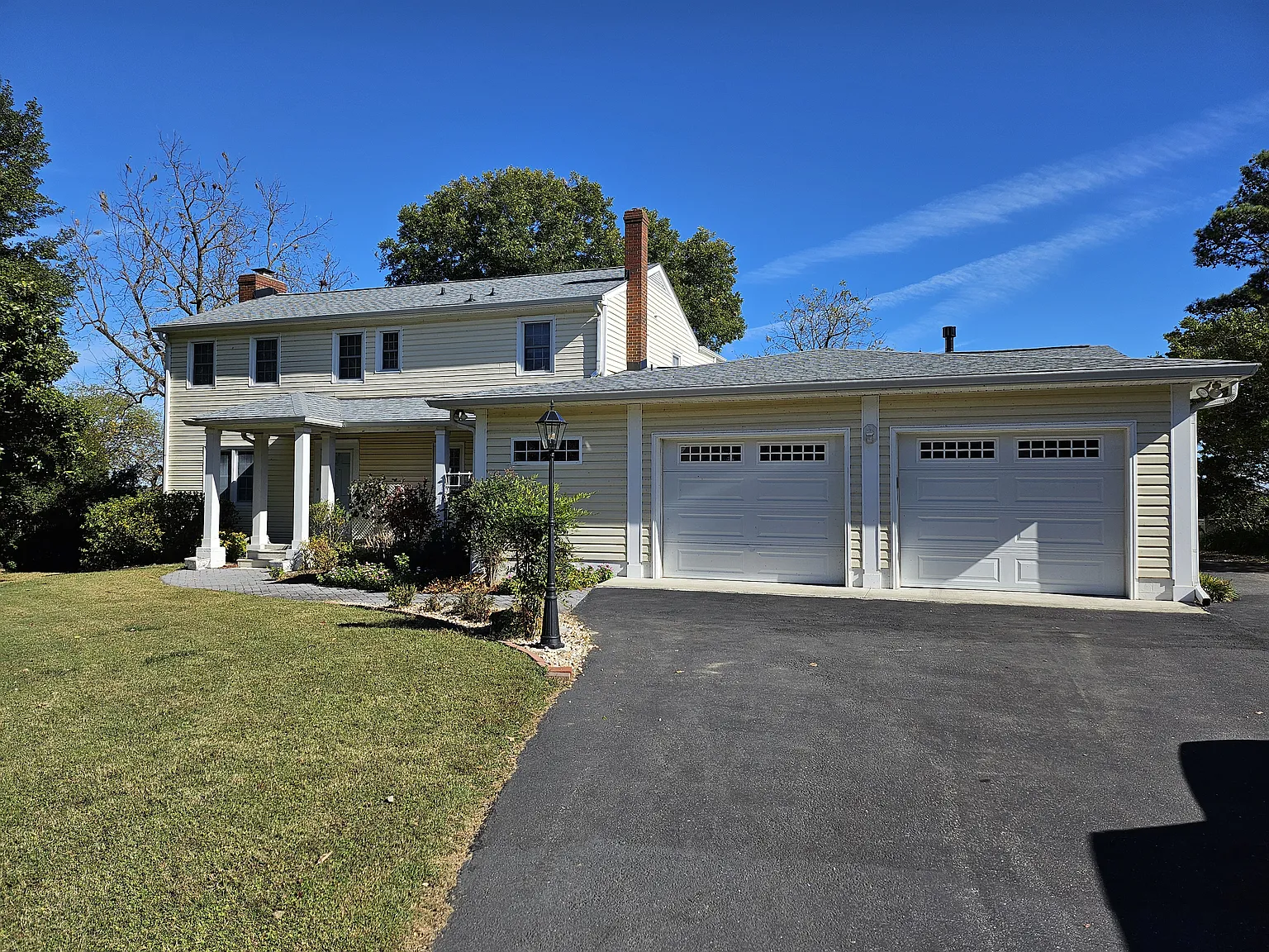 3 bed, 3.5 bath, 2984 sqft, $2,950 — Photo 1
