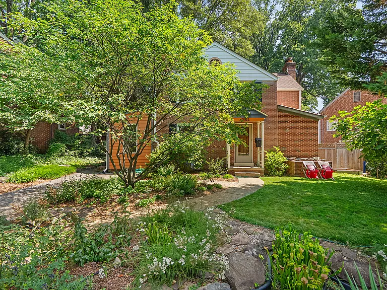 9311 Woodland Dr — Photo 23
