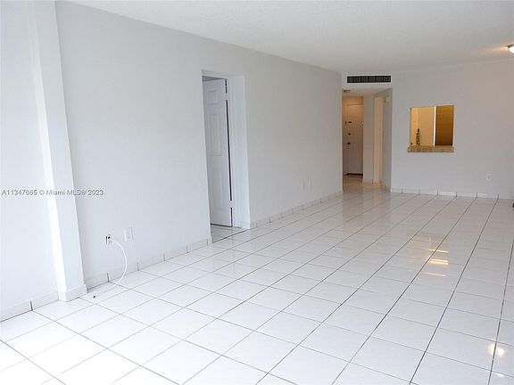 3rd image of 1302 NE 191st St #A122