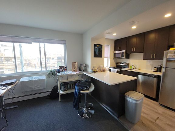 3rd image of 526 W Aldine Ave #312
