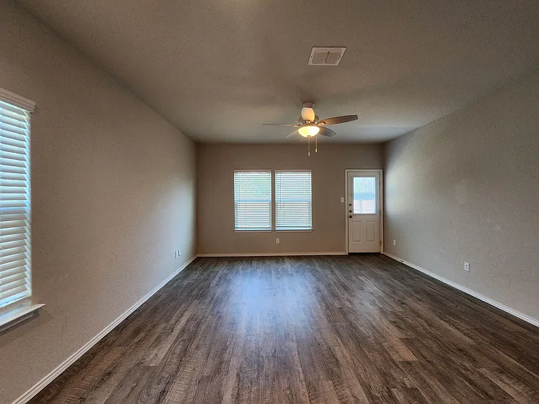 621 Jennifer Cv — Photo 9