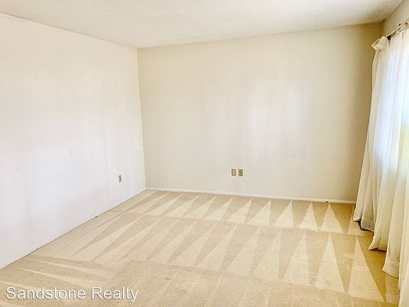 5th image of 223 Beachwood Ave