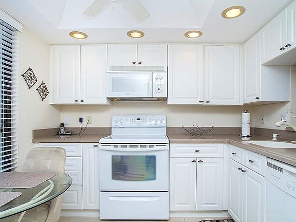 4th image of 2616 Cove Cay Dr Unit 901