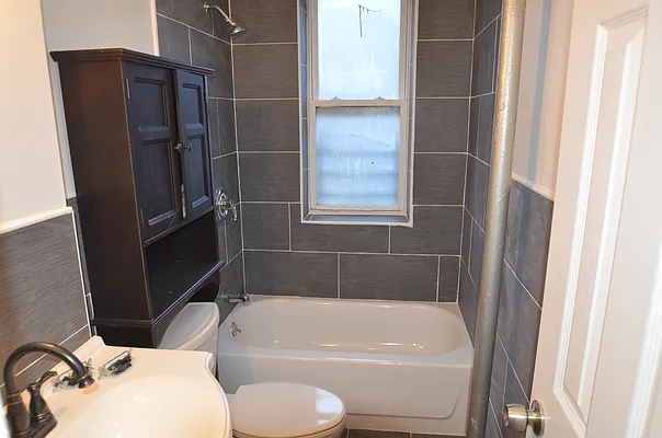 Rented by CITY SKYLINE REALTY INC | media 8