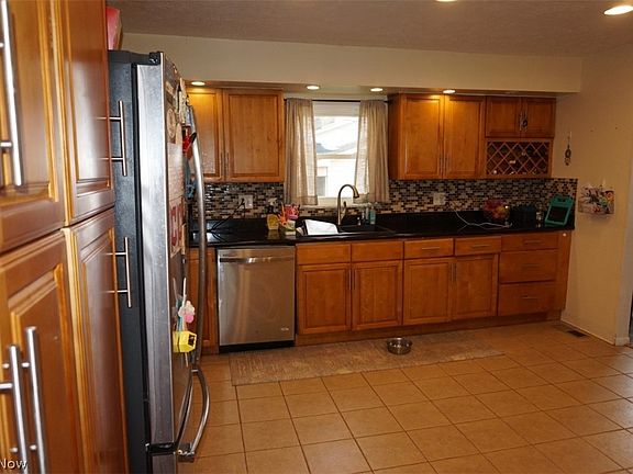 4th image of 28096 Edgepark Dr