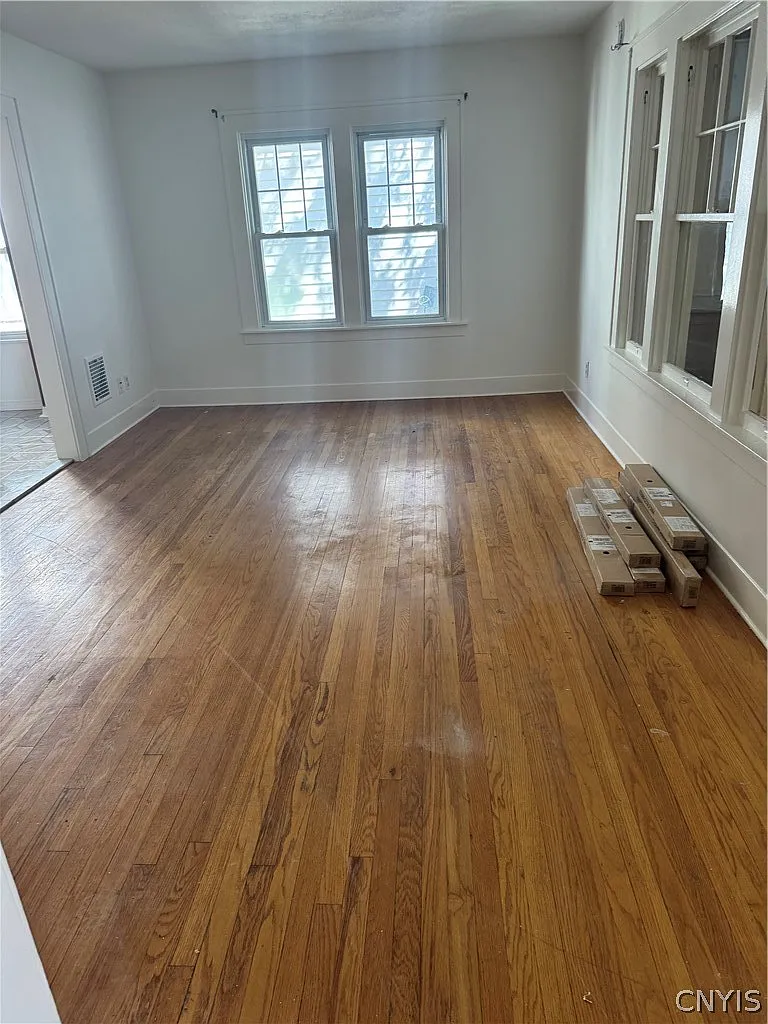 2 bed, 1.0 bath, 1144 sqft, $1,800 — Photo 4