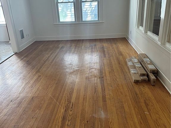 5th image of 223 Wilmore Pl