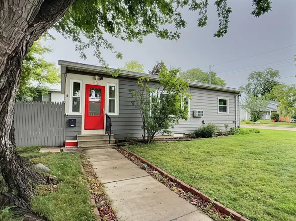 516 E Custer Ave, Oshkosh, WI 54901