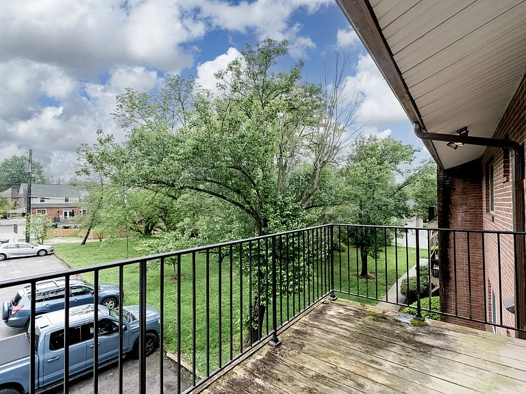 Brooke Court Apartments — Photo 17