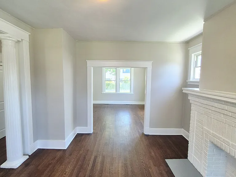 2113 Barton Ave — Photo 6