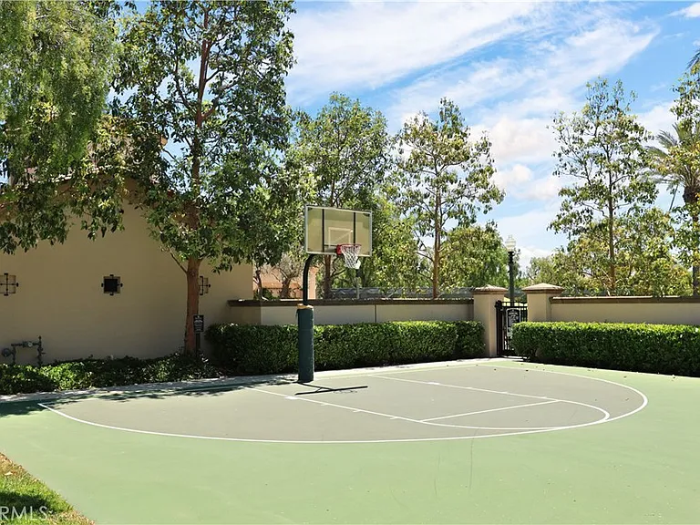 43 Visalia — Photo 50