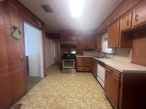 5th image of 2761 Sunnybrook St