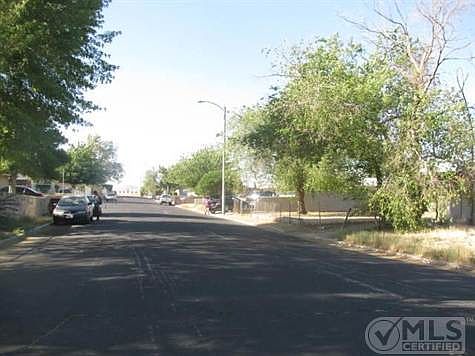 2nd image of 15521 Louise St
